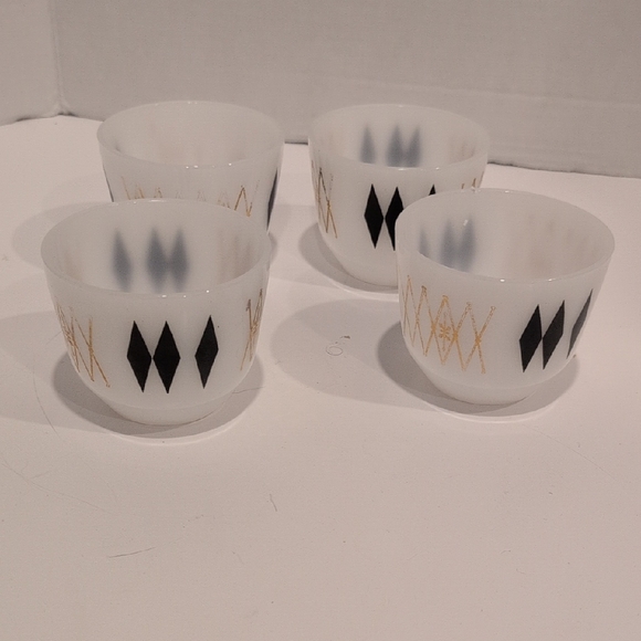 Retro Diamond Pattern Cups - Picture 1 of 3